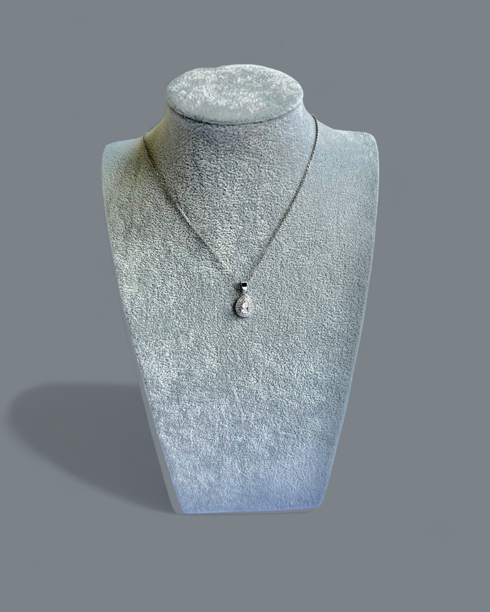 Collana con pendente a goccia in argento placcato 925 e Swarovski